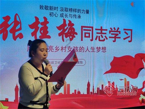 5球惨败,76岁霍奇森场边呆立望着来客场支持自己的球迷